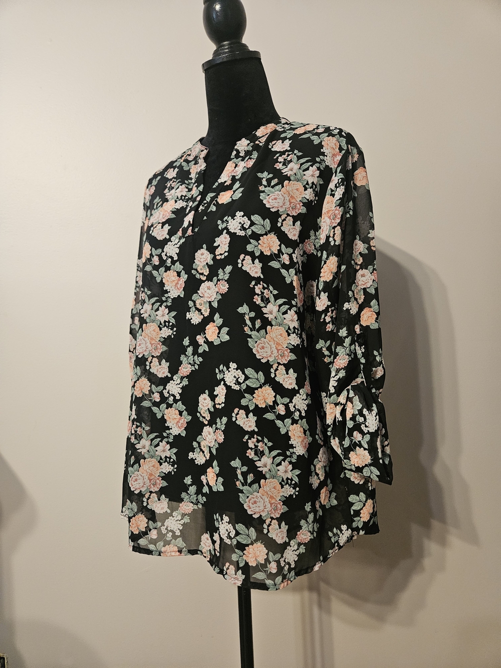 No Boundaries sheer Black floral 3/4-sleeve blouse lightweight chiffon Vneck Top